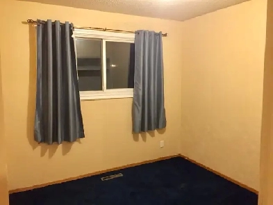 Main floor furniture room $725 including uti Image# 2