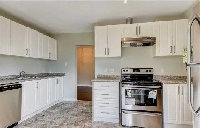 3 Bed  1 Bath House $2500  Newmarket Image# 3