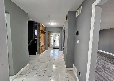3 Bedroom House For Lease Near Rutherford rd N & Kennedy Rd N Image# 3