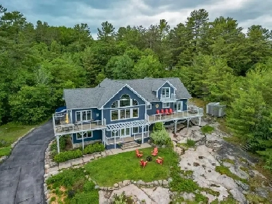 Bright and Spacious Home with Stunning Georgian Bay Views! Image# 9