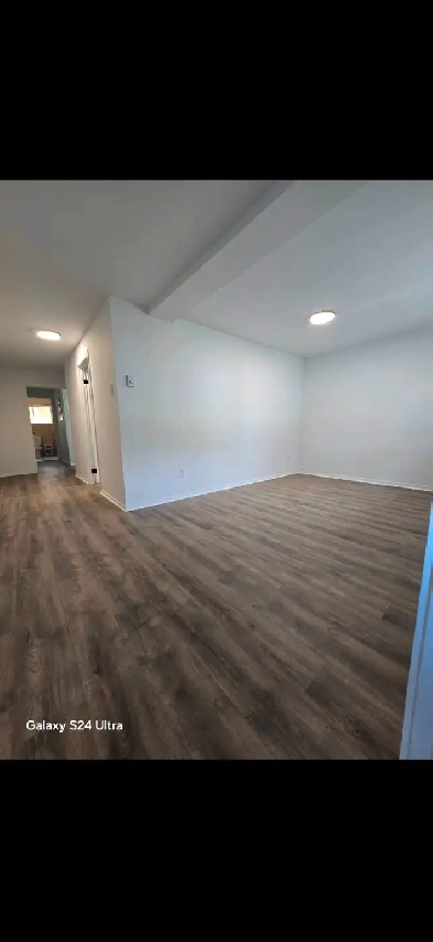 Beau et spacieux 4 1/2 récemment renové à Louer. Image# 1