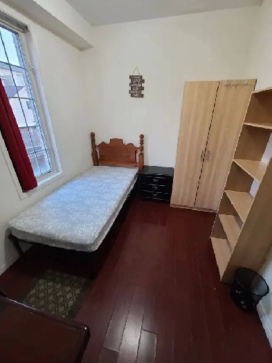 Minutes Walk Finch west subway, York U campus.  Rooms available. Image# 5