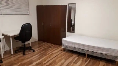 Large Room for Rent / North York / York Uni. Village Image# 1