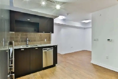 1br - 700ft2 - 1825 - 275 Village Green Square (Scarborough Image# 1