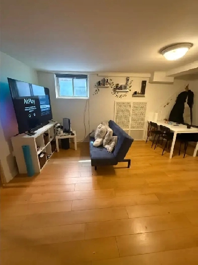 FURNISHED 3 1/2 SEMI BASEMENT IN MONKLAND Image# 2