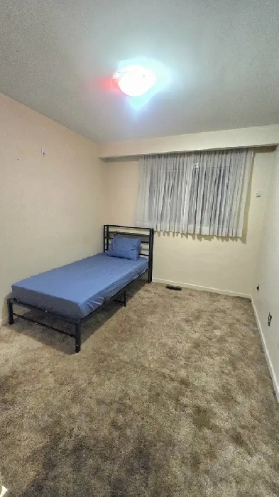 Main level Room rent near Port Credit Merrow Road Mississauga Image# 2