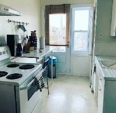 VIEUX-LIMOILOU, 1ER JUILLET, 3 1/2 À 995 $ CHAUFFÉ/ÉCLAIRÉ Image# 4