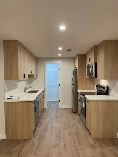 Modern 1 Bed 1 Bath Legal Basement Suite | Image# 8
