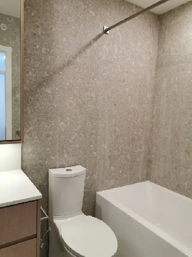 Bright 1 Bedroom   Den Suite Beside Queen Elizabeth Park Image# 12