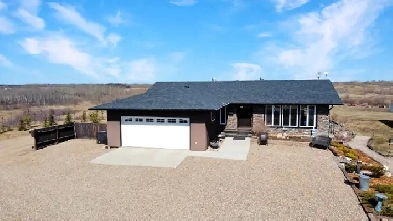 Dream Acreage with Guest Suite Just 5 Minutes from Battleford Image# 6