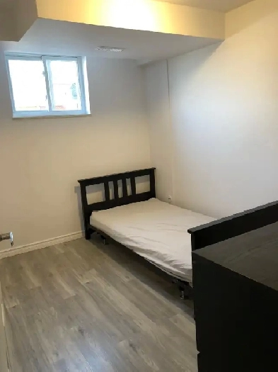room Cawthra and Dundas Image# 1