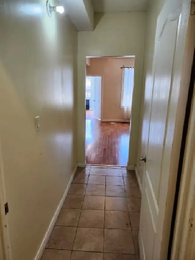 2 Bedroom Main Floor Apt w/ Garage, right by Dufferin Mall Image# 5