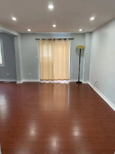 3 bedrooms House upper level for rent - Steels & McLaughlin Rd Image# 3