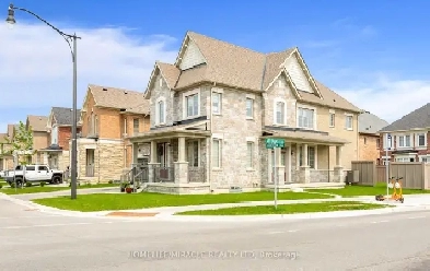 5 Bed 5 Bath Corner Lot Detached Home On A 63 x 9 Ft Lot Image# 6