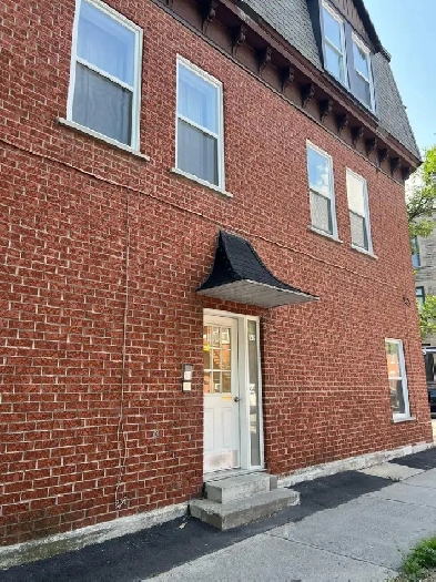 lease-transfer for charming 1bd 1bath in Pointe-st-Charles Image# 7