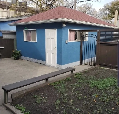 4 BEDROOMS, 2.5 Bathrooms, Garage   2 car paved parking. Image# 6