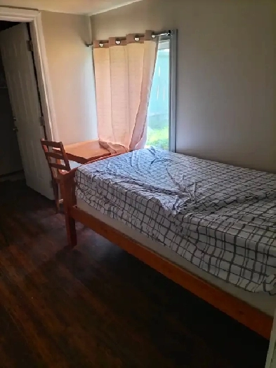 Above ground walkout suite bedroom for man Image# 1