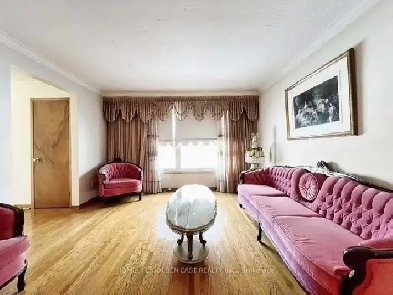 North York House Groud Floor 4Bed 2Bath W/3Parkings Image# 2