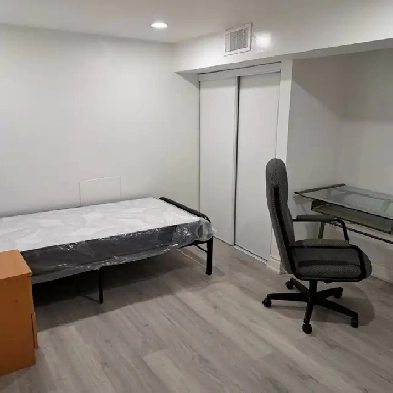 Bachelor Rooms for Rent Basement Floor Scarborough Image# 3