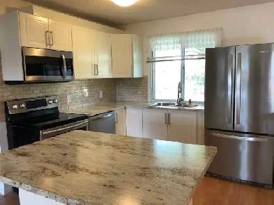 Recently Renovated Bright 3Bed/2Bath House Near Market mall Image# 5
