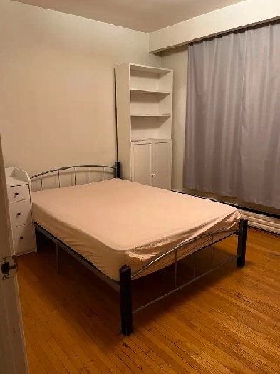 $900 Nice room for rent in Downtown of Toronto . Image# 1