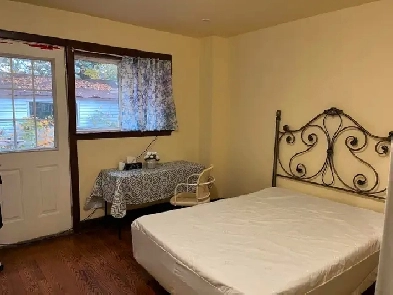 BRIGHT ROOM MAIN FL-50m TO PLAZA STEELES/BATHURST NEAR BUS/PLAZA Image# 2