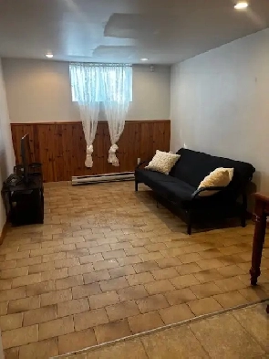 Très grand 3 1/2 au demi sous-sol à louer à Ahuntsic Image# 1