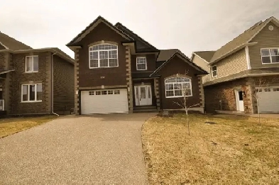 Executive Bedford Ravines Home Image# 10