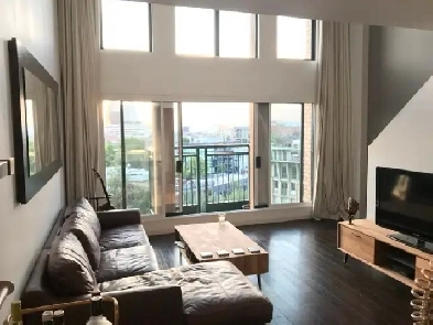 Gastown loft with 16 foot ceilings & beautiful view Image# 3