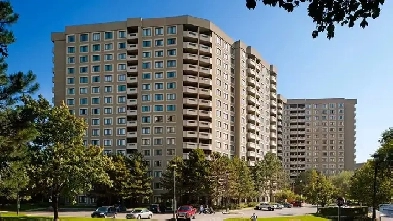 Room for rent in a 1 bed apartment near Square One Mississauga Image# 2