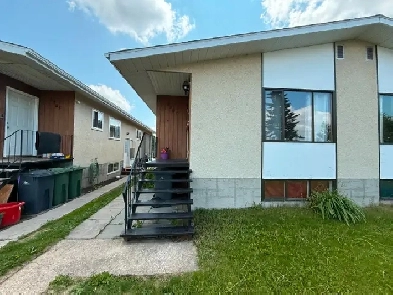 5207 60 Ave Ponoka, AB T4J 1E9 Image# 3