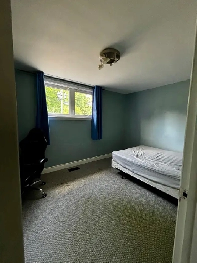 Room for Rent-Private-Available Immediately-London Image# 4