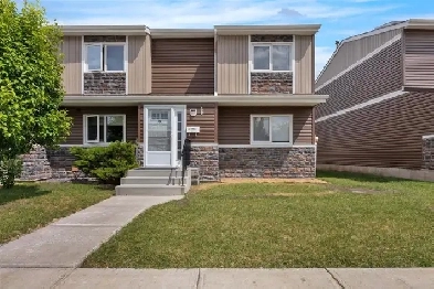 Townhouse in Sweet Grass Edmonton Image# 4