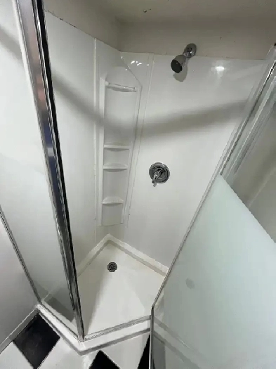 MASTER BEDROOM WITH ATTACHED WASHROOM AVAILABLE IN MISSISSAUGA Image# 1