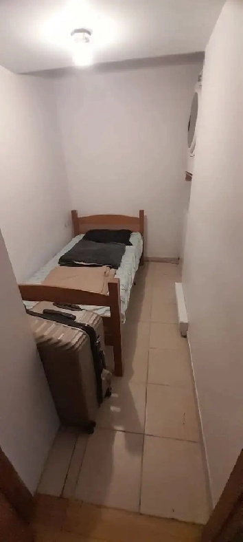 Petite Chambre à louer pour étudiants Métro Joliette Image# 1