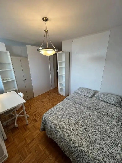 Room in 100 Wellesley with private balcony for just 1,100 CAD Image# 4