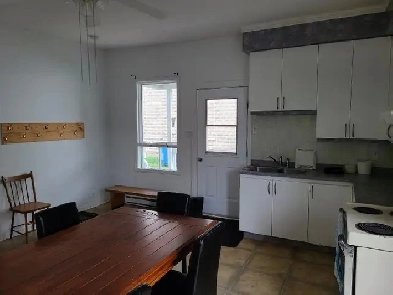 5 1/2 plus cour et terrasse pour juillet, à Sainte-Émélie. Image# 6
