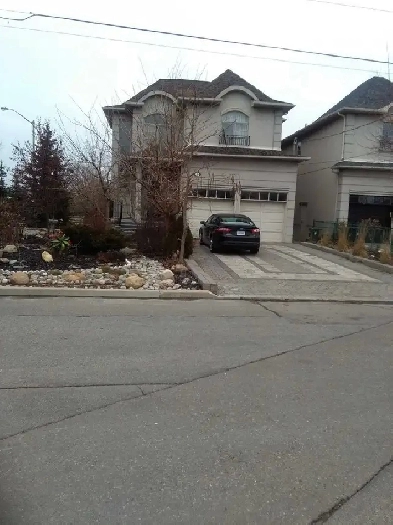 Room to Rent in North York Beautiful Home by Subway Image# 2