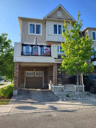 LUXURY 3-Bed TOWNHOUSE FOR RENT Image# 1