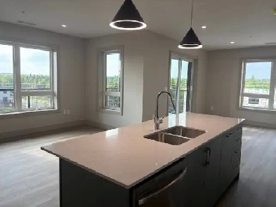 Corner 2br den Unit, Beautiful Finishes, Spacious! Image# 5
