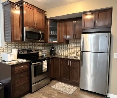 Furnished  Spacious & Private Walkout 1BR/1WR Suite Panorama NW Image# 7