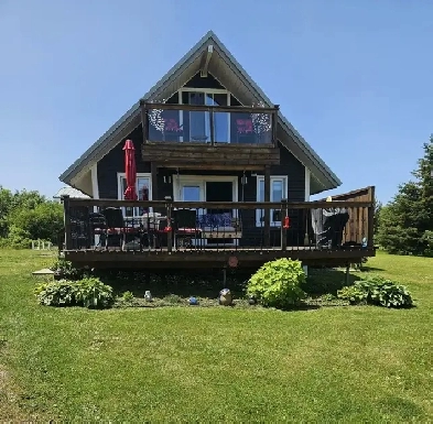 Beautiful, updated home with deeded access to the beach! Image# 8