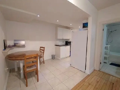 À LOUER 3.5 3 1/2 Location temporaire MONTREAL 115$/j 2 LITS Image# 1