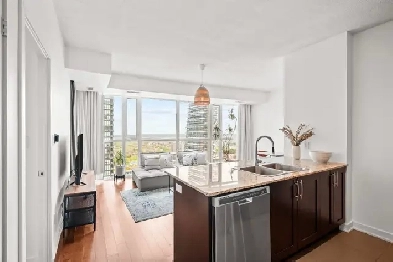 Turnkey Starter Condo in City Center Mississauga (1 Den) Image# 2