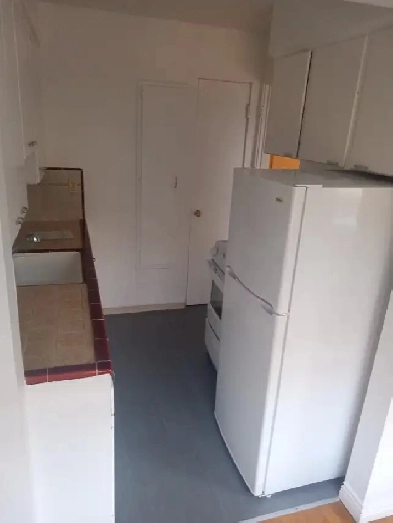$1,950 Studio-Downtown Vancouver -  Available August 1st Image# 1