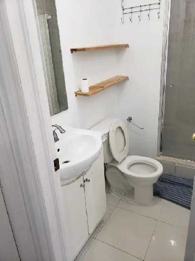 Room for rent near york university Image# 1