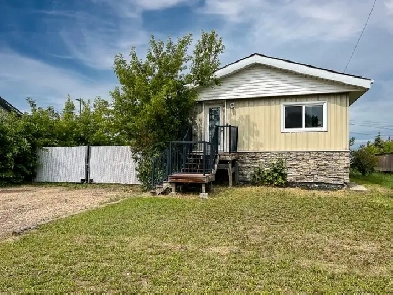 Move-In Ready Bungalow in Clairmont! Image# 6
