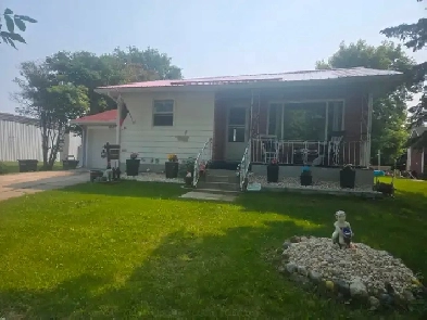 EMERSON- 2 bedroom house 2 garages Image# 8