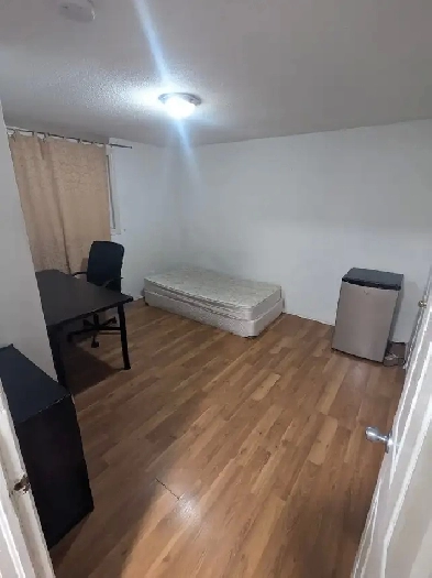 Walkley/Albion, 2nd floor bedroom all inclusive, July.1st Image# 7