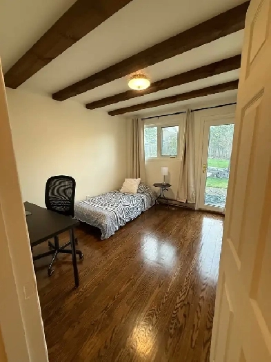 private room available 800$ only Image# 1